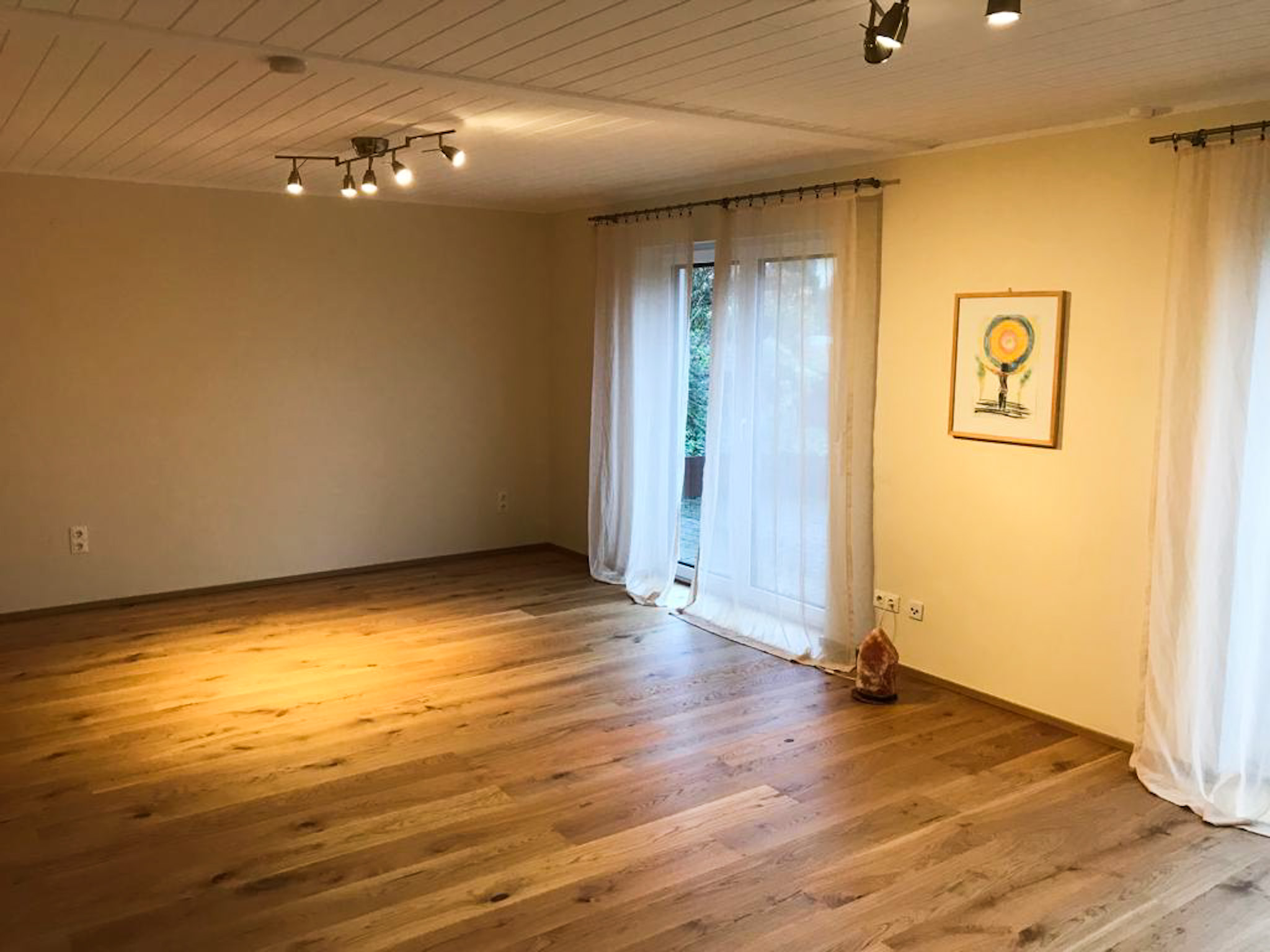 Raum mit viel Platz und Licht